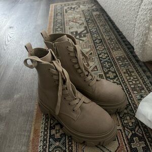 Nine West boots size 5